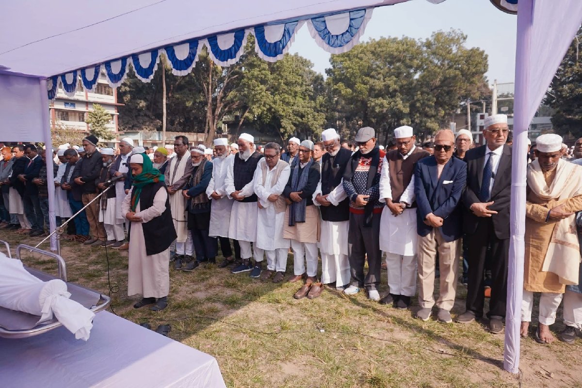 সাবেক স্বরাষ্ট্রমন্ত্রী মাহমুদুল হাসানের জানাজায় টাঙ্গাইলে মানুষের ঢল