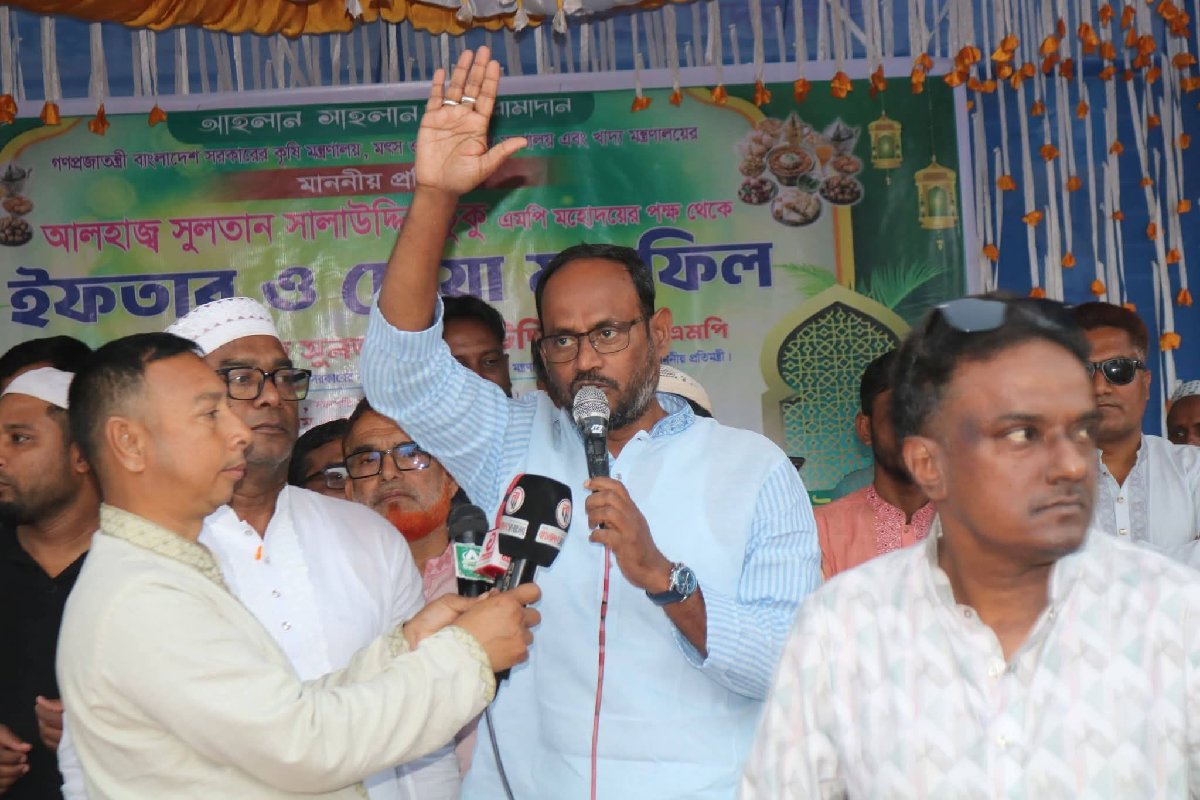 টাঙ্গাইল সদরের মগড়া ইউনিয়নে প্রতিমন্ত্রী সুলতান সালাউদ্দিন টুকুর ইফতার মাহফিল