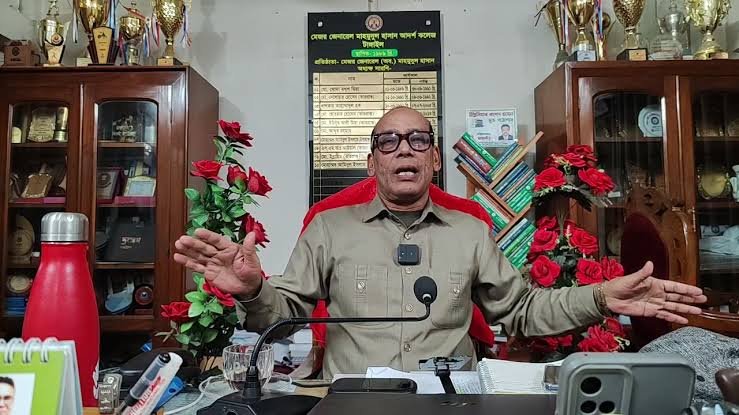 টাঙ্গাইলে অধ্যক্ষের অনৈতিক কর্মকাণ্ডের প্রতিবাদে মানববন্ধন