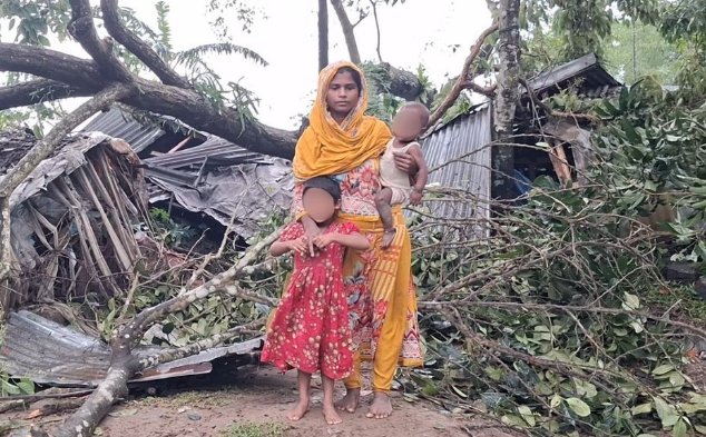 এক ঝড়ে সব শেষ, দুই সন্তান নিয়ে দিশেহারা শিরিনা