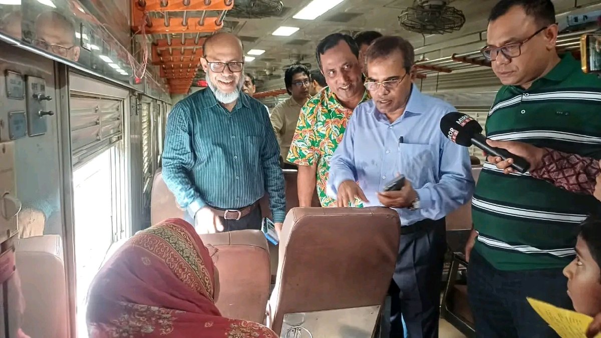ঈদযাত্রায় নারী যাত্রীদের জন্য ট্রেনে বিশেষ কোচ চালু